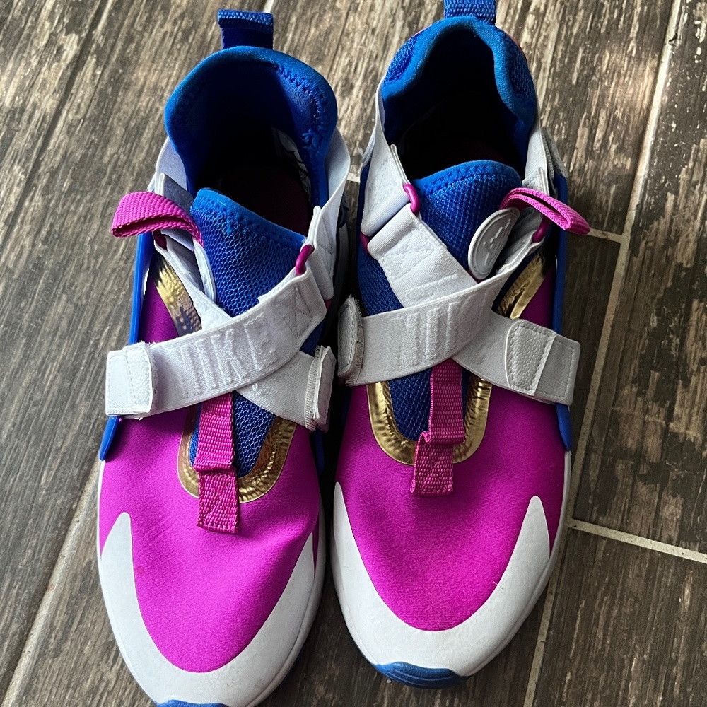 Youth ladies Nike Shoes